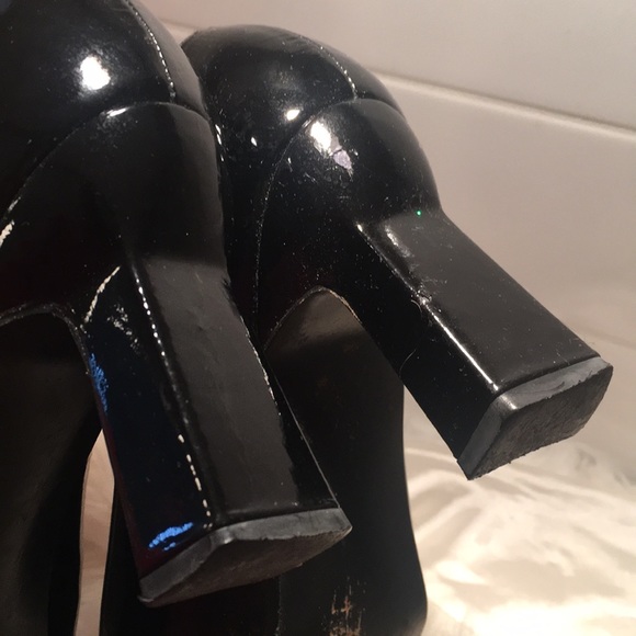 STUART WEITZMAN Black Patent Pumps - Picture 10 of 11